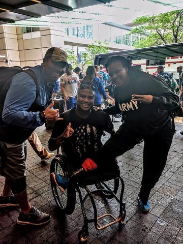 Army athletes (from left to right) Sgt. Chris McGinnis, veteran Ryan Major and Spc. Stephanie Morris arrive in Chicago for the 2017 DoD Warrior Games. (U.S. Army photo by Corrie Poland) 