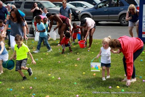 Hilltop Super Market's Annual Easter Egg Hunt