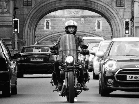 Motorcycle stuck in Traffic. (Juhasz Imre from Pexels)