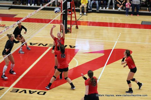 APSU Women's Volleyball opens season perfect with 6-0 record.