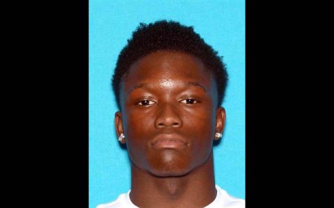 William Joyvonne Carter is wanted by Clarksville Poliice for Criminal Simulation and Forging of Titles.