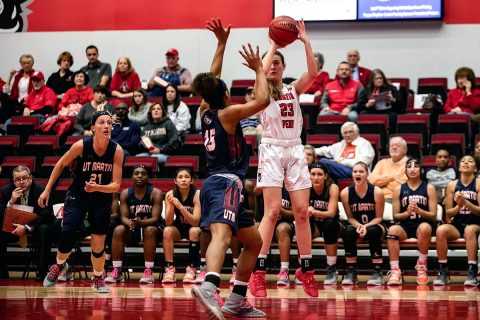 Austin Peay Women's Basketball freshman Maggie Knowles knocks down a three Saturday afternoon against UT Martin. (APSU Sports Information) Austin Peay Women's Basketball freshman Maggie Knowles knocks down a three Saturday afternoon against UT Martin. (APSU Sports Information)