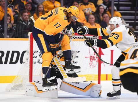 Nashville Predators right wing Wayne Simmonds (17) attempts a jump screen on a shot from the point against the Pittsburgh Penguins during the first period at Bridgestone Arena. (Christopher Hanewinckel-USA TODAY Sports)