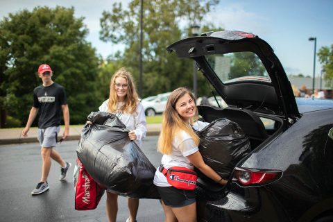 Freshmen move in day at Austin Peay State University. (APSU)