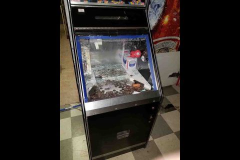 A game machine was broken into.