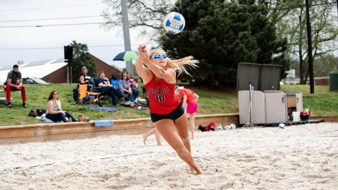 Austin Peay State University Beach Volleyball beats North Alabama 3-2 then later sweeps Hendrix 5-0 Friday at UCA Beach Tournament. (APSU Sports Information) Austin Peay State University Beach Volleyball beats North Alabama 3-2 then later sweeps Hendrix 5-0 Friday at UCA Beach Tournament. (APSU Sports Information)