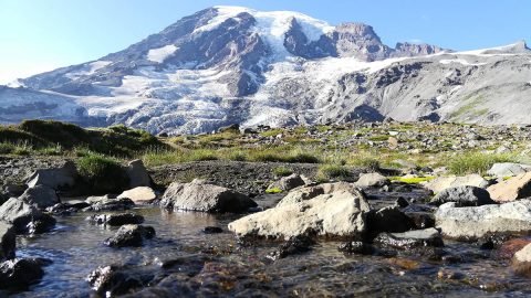 Mount Rainier in Washington is home to one of hundreds of snow-monitoring stations positioned throughout the western U.S. (Vladi Braun/Unsplash)