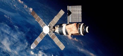NASA studied the posture astronauts’ bodies naturally assumed in microgravity while onboard the first space station Skylab, shown here. (NASA) NASA studied the posture astronauts’ bodies naturally assumed in microgravity while onboard the first space station Skylab, shown here. (NASA)