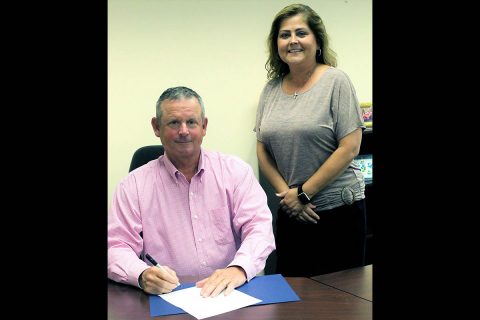 Montgomery County Mayor Jim Durrett and Interim Circuit Court Clerk Wendy Davis.