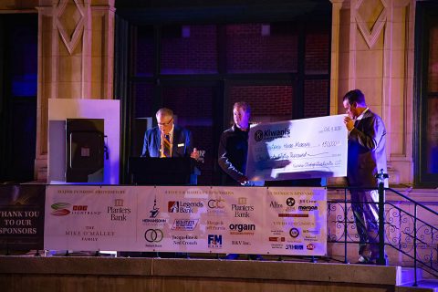 Customs House Museum Executive Director Frank Lott announcing the Kiwanis Club of Clarksville for Children’s donation. Customs House Museum Executive Director Frank Lott announcing the Kiwanis Club of Clarksville for Children’s donation.