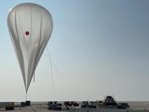 A Boeing CST-100 Starliner test article prepares to mate with a high altitude balloon ahead of its final parachute reliability drop test at White Sands, New Mexico, on September 19th, 2020. (Boeing)