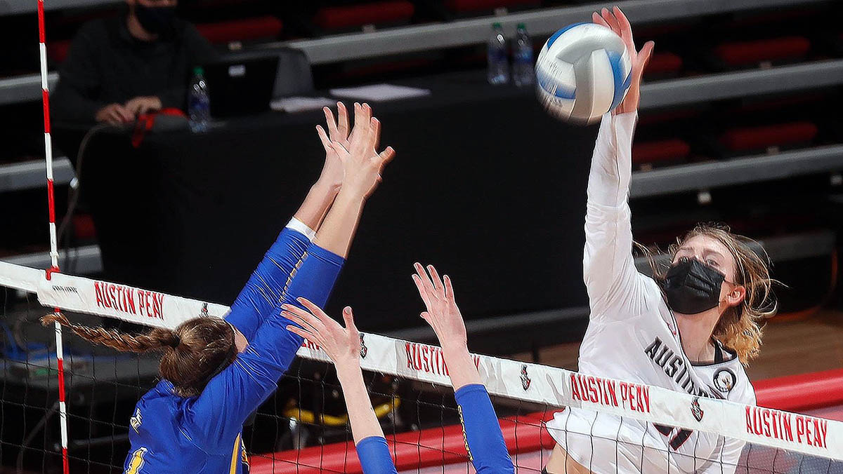 Austin Peay State University Volleyball loses in straight sets to Morehead State, Sunday. (APSU Sports Information) Austin Peay State University Volleyball loses in straight sets to Morehead State, Sunday. (APSU Sports Information)