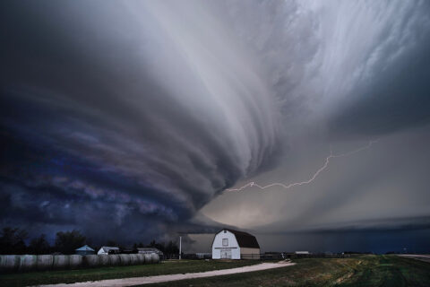 Fleets of miniature satellites like RainCube could one day study the rapid development and evolution of storms like this supercell thunderstorm over Nebraska. (Mike Coniglio/NOAA NSSL)