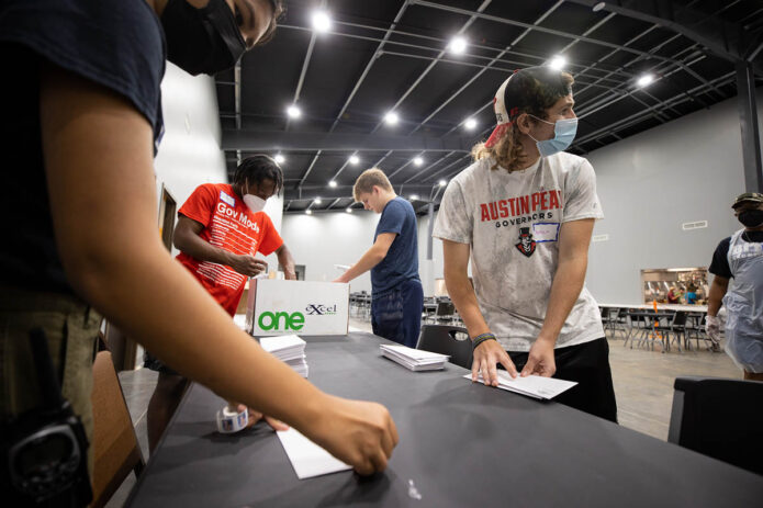 Austin Peay State University Freshman take part in Freshman Service Project to aid nonprofits. (APSU) Austin Peay State University Freshman take part in Freshman Service Project to aid nonprofits. (APSU)