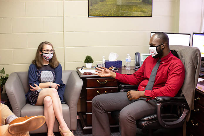 Edwards and Mejeun discuss her graduate teaching assistantship. (APSU) Edwards and Mejeun discuss her graduate teaching assistantship. (APSU)