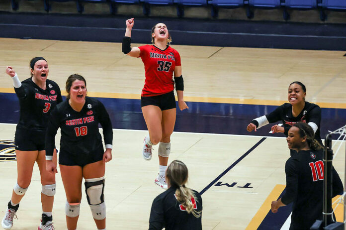 Austin Peay State University Volleyball outside hitter Brooke Moore leads Govs to victory pver Easterm Illinois, sets stage for OVC Tournament. (Eric Elliot, APSU Sports Information)