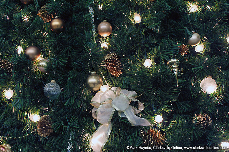 American Red Cross offers Holiday Decorating Safety Tips