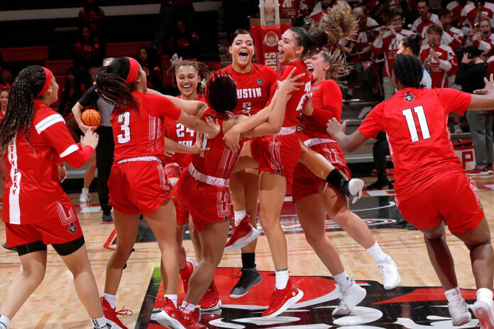 Austin Peay State University Women's Basketball powers past Belmont at the Dunn Center, Thursday. (Robert Smith, APSU Sports Information)