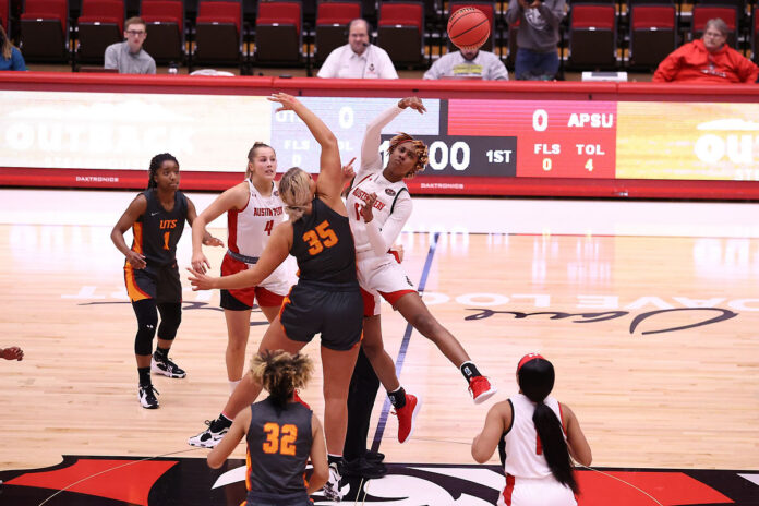 Austin Peay State University Womnen's Basketball returns home for Saturday tilt with Eastern Illinois. (Mark Haynes, ClarksvilleOnline.com)