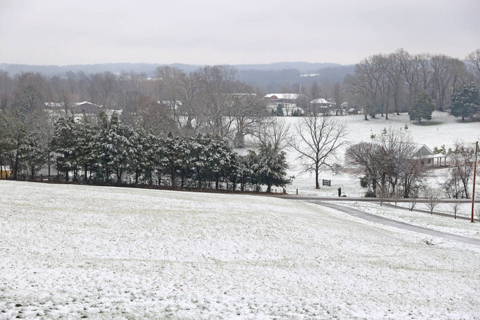 Snow fell overnight in Montgomery County. (Mark Haynes, ClarksvilleOnline.com)