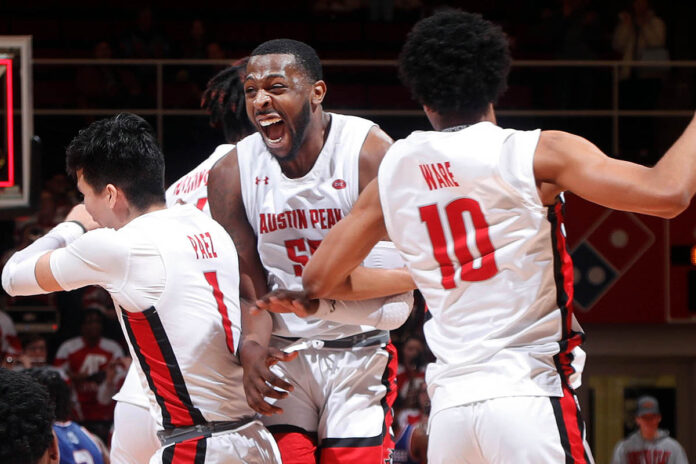 Austin Peay State University Men's Basketball senior Tariq Silver hits game-winner with 1.9 seconds left to lift APSU to its second straight win. (Robert Smith, APSU Sports Information)