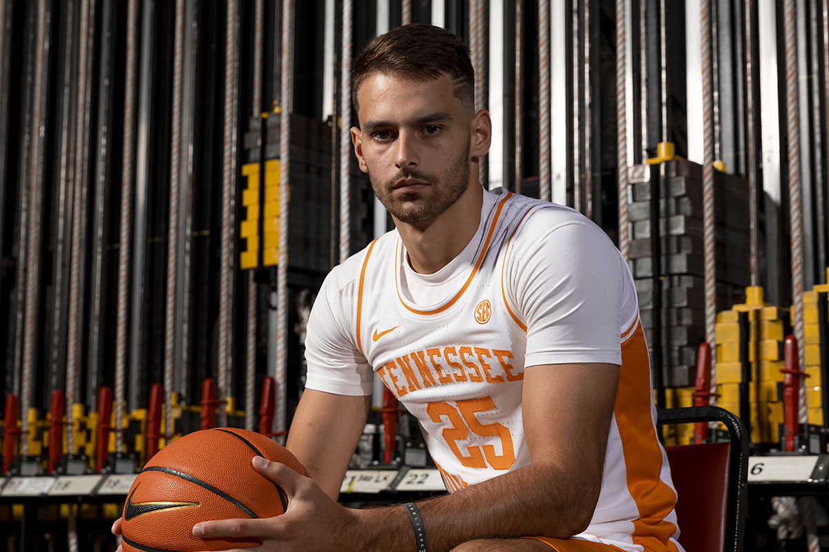 #9 Tennessee Vols Basketball battles Texas A&M for SEC Tournament Title