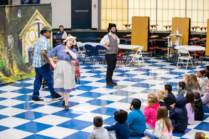The Nashville Opera performs for Barksdale Elementary students. (APSU)