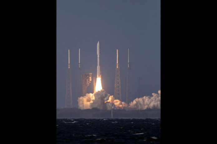 A United Launch Alliance Atlas V 541 rocket, carrying the National Oceanic and Atmospheric Administration’s (NOAA) Geostationary Operational Environmental Satellite-T (GOES-T), lifts off from Space Launch Complex 41 at Cape Canaveral Space Force Station in Florida on March 1, 2022. (NASA/Kim Shiflett)