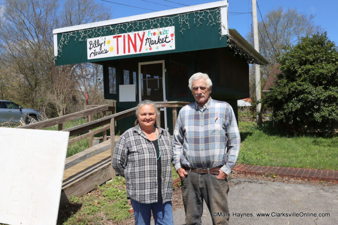 Billy and Teresa McCraw's Produce Market that is front left of their home.