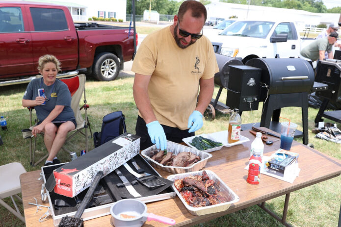 Dwayne Byard Memorial BBQ Cook-Off. (Mark Haynes, Clarksville Online)