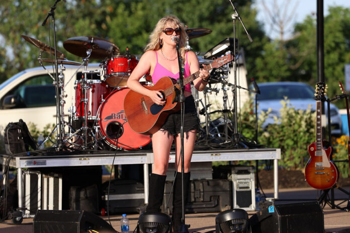 Downtown @ Sundown featuring Mary Todd. (Mark Haynes, Clarksville Online)