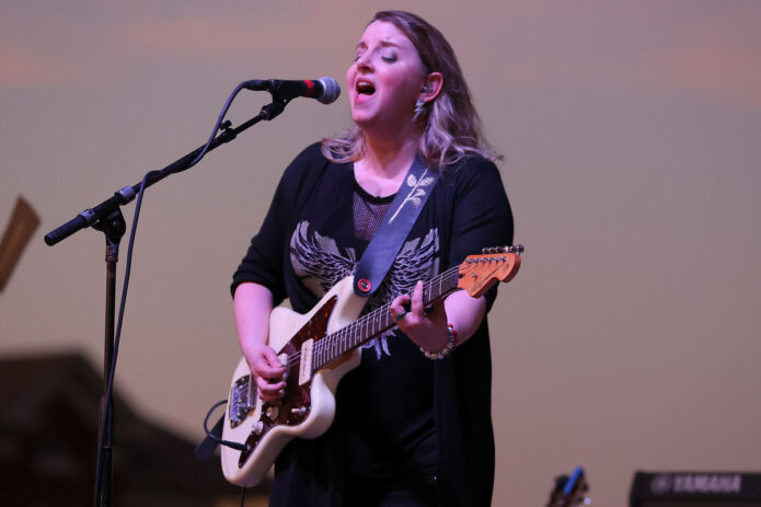 Jennifer Janet, Barracuda, America's Heart Tribute Band. (Mark Haynes, Clarksville Online)