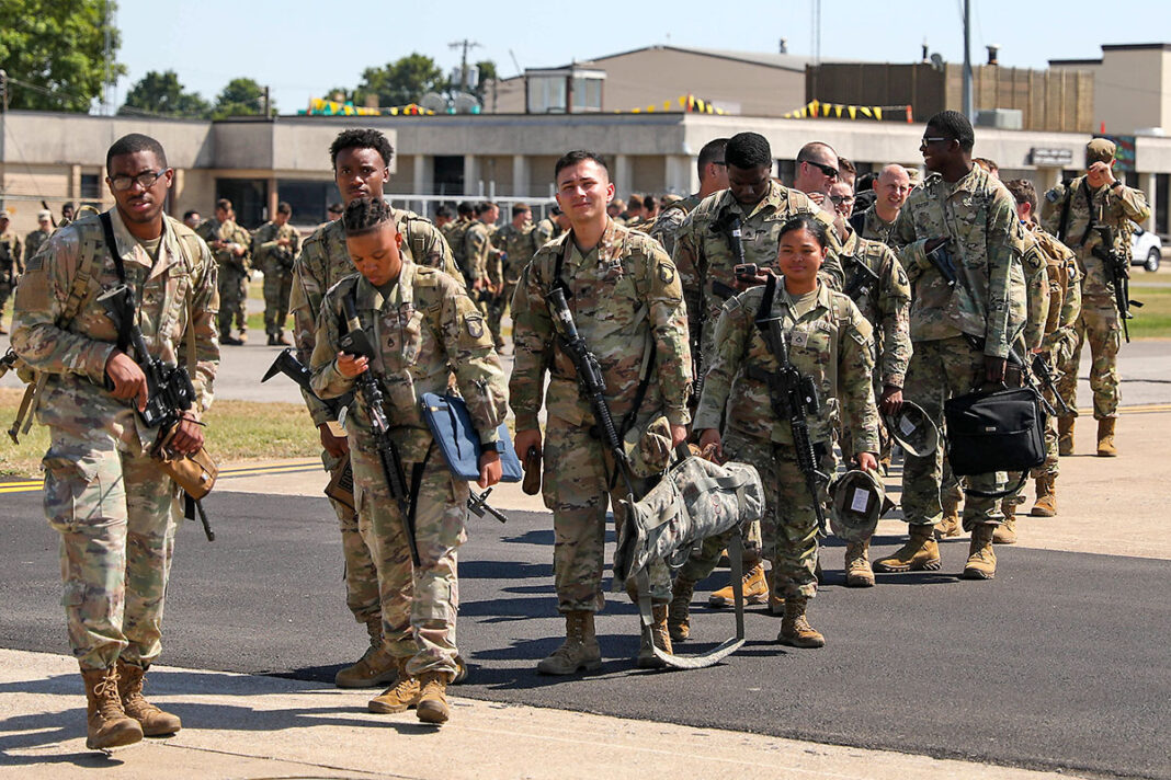 101st Airborne Division Headquarters arrives in Europe Clarksville