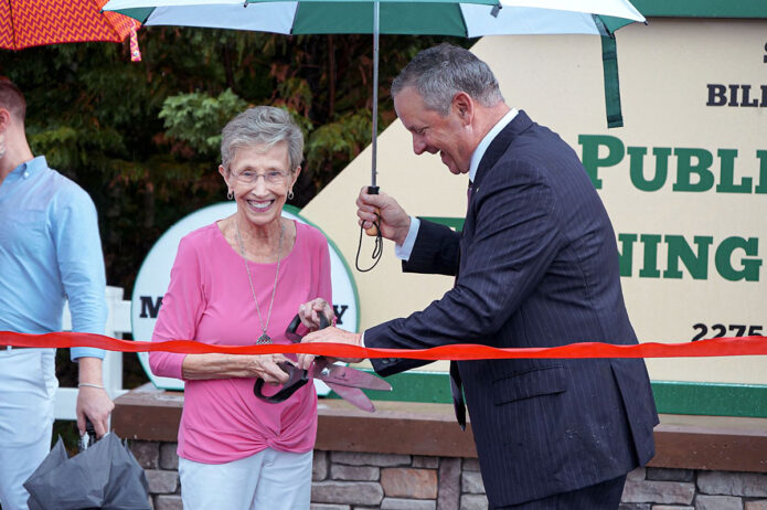 (L to R) Elaine Smith and Montgomery County Mayor Jim Durrett.