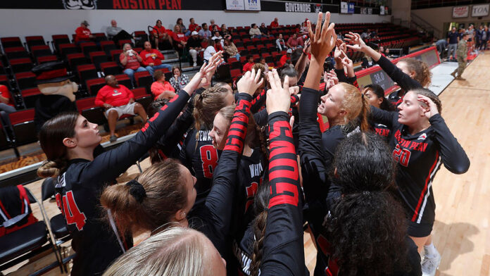 Austin Peay State University Volleyball drops first five-set match of 2022 at Stetson. (Robert Smith, APSU Sports Information)