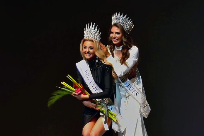 Lily K. Donaldson being crowned Miss United States.