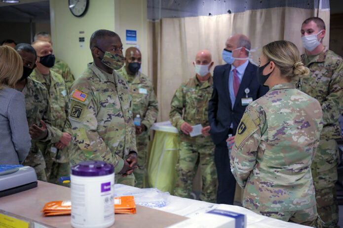 (Center front) Lt. Gen. R. Scott Dingle, the U.S. Army Surgeon General and Commanding General of U.S. Army Medical Command, recently visited Soldiers on assignment at Vanderbilt University Medical Center in Nashville, Tennessee, on Sept. 23, 2022. He also met with Soldiers at Blanchfield Army Community Hospital, 160th Special Operations Aviation Regiment (Airborne) and the 531st Hospital Center, all on Fort Campbell, Kentucky, to discuss operational readiness.