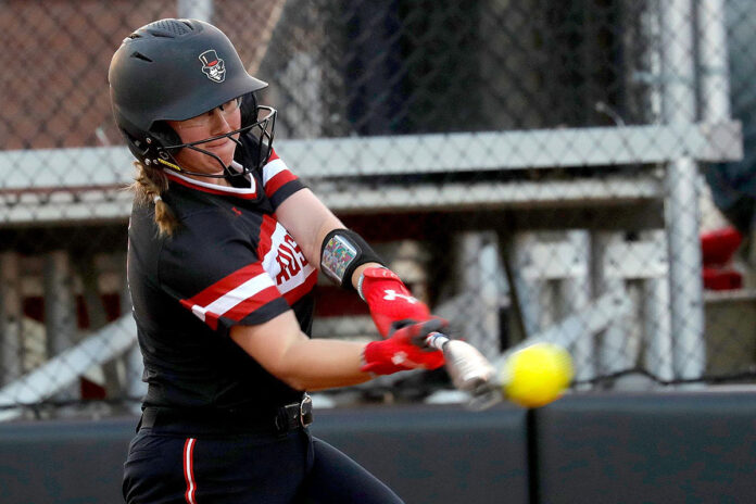 Austin Peay State Univeristy Softball opens Governors Classic with win versus UIC. (Robert Smith, APSU Sports Information)