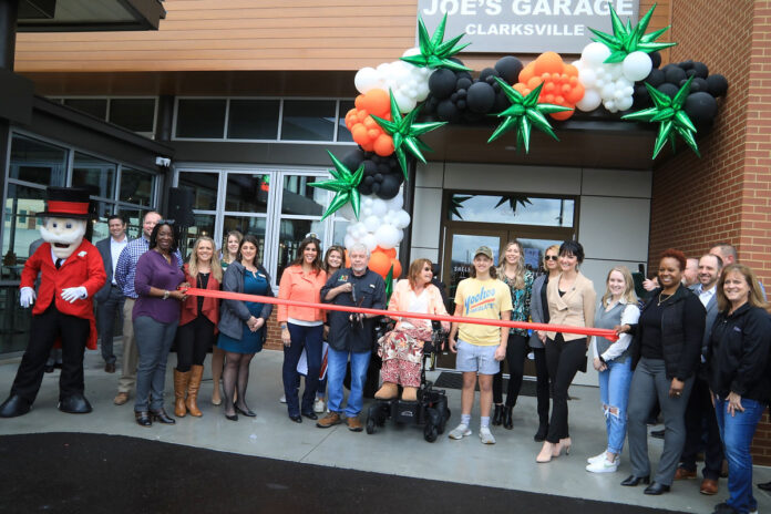 Joe and Cathi Maynard hold ribbon cutting for Shelby's Trio and Grand Opening of Joe's Garage. (Tony Centonze, Clarksville Online)