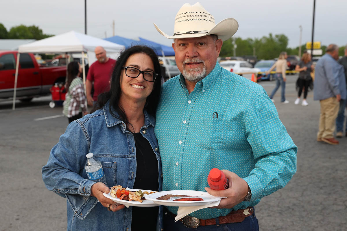 2023 Hilltop Supermarket BBQ Cookoff Friday night kickoff party. (Mark Haynes, Clarksville Online) 2023 Hilltop Supermarket BBQ Cookoff Friday night kickoff party. (Mark Haynes, Clarksville Online)