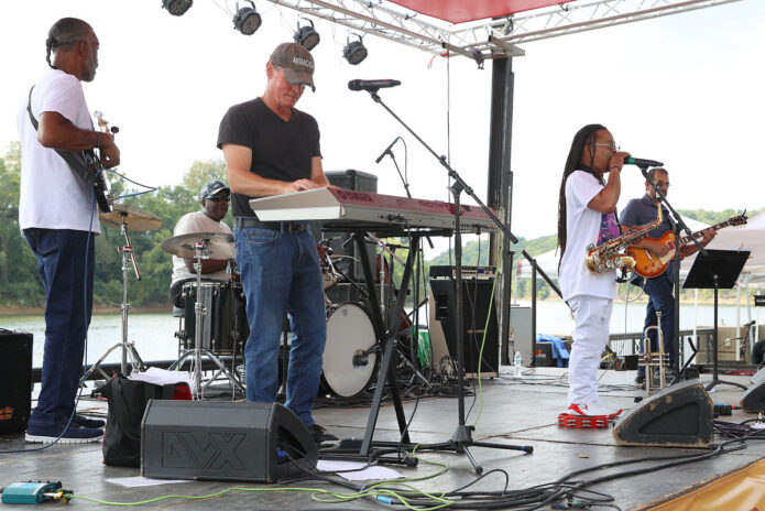 Herman Outar and Full Circle performing at Clarksville's Riverfest, Sunday. (Mark Haynes, Clarksville Online)