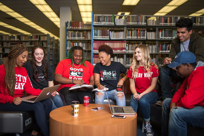 Students gather in Austin Peay State Univeristy's Woodward Library during a campus recruitment event. (APSU)