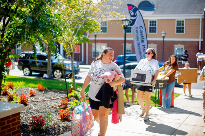 Students move into Castle Heights ahead of the Fall 2023 semester. (APSU)