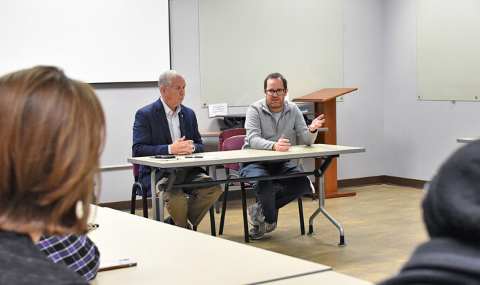Clarksville Mayor Joe Pitts visits with the class. (APSU)