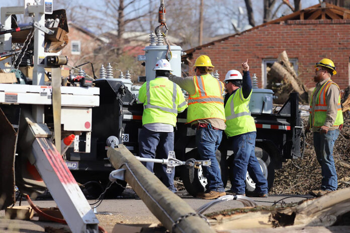 Crew working to restore power. (CDE Lightband)