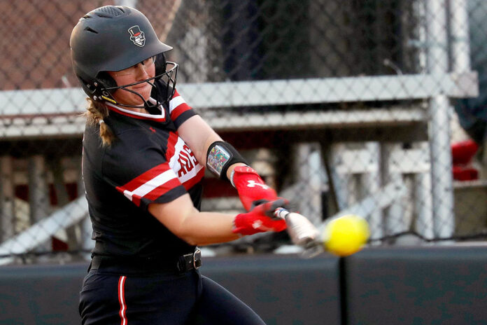 Austin Peay State University Softball opens season with two wins at Stinger Classic. (Robert Smith, APSU Sports Information)