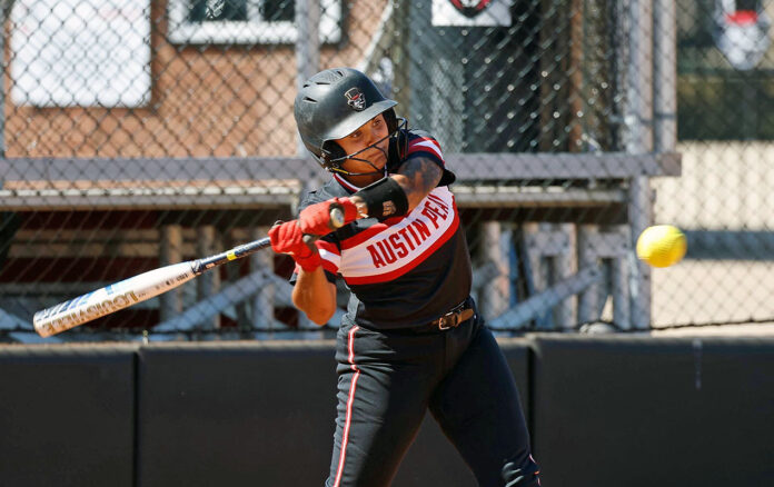Austin Peay State University Softball uses late-inning rally to down Evansville. (Robert Smith, APSU Sports Information)