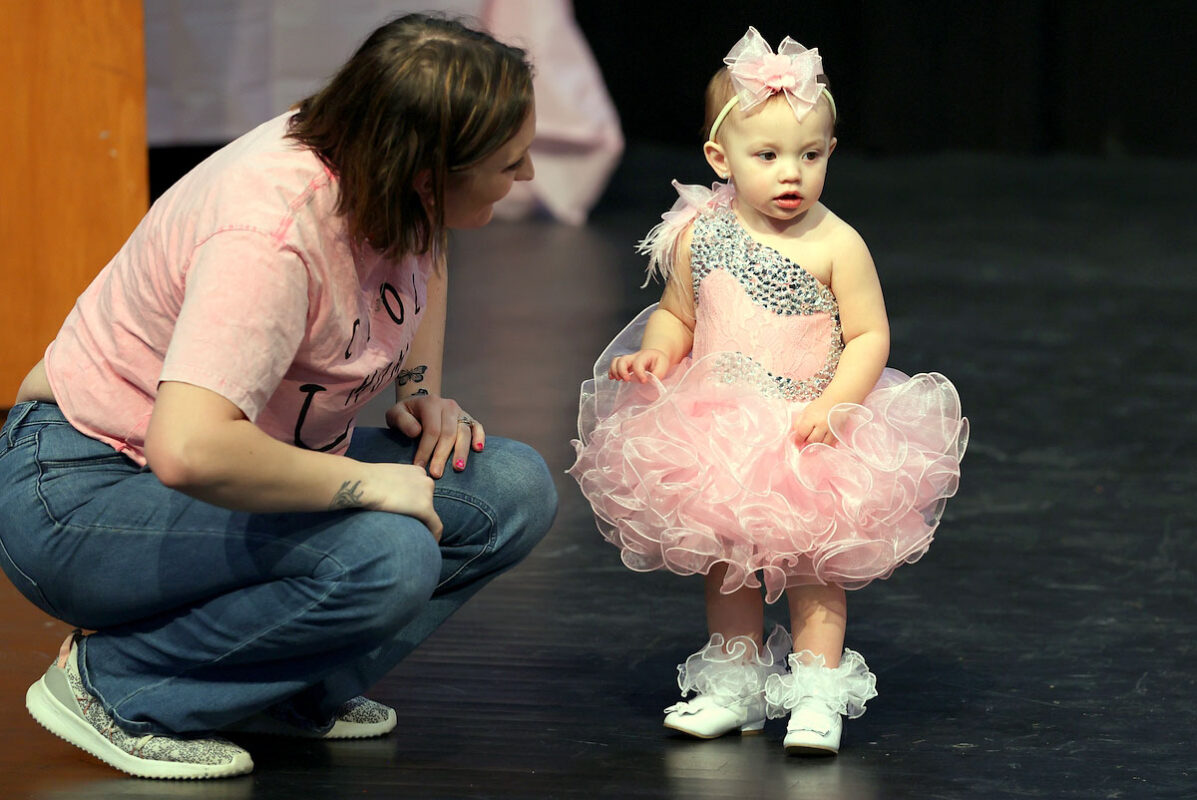Pretty in Pink Beauty Pageant. (Mark Haynes, Clarksville Online)