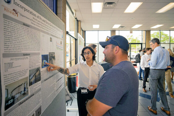 Meleah Lanier, a double major in physics and engineering physics, presents their first-prize-winning research on glass during the Austin Peay State University College of STEM’s third annual Innovation Experience. (Sean McCully, APSU)