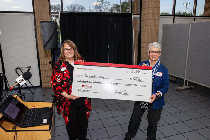 Woodward Library Society President Kirsten Licari presents the check to Dr. Martina Malvasi, director of the library. (APSU)